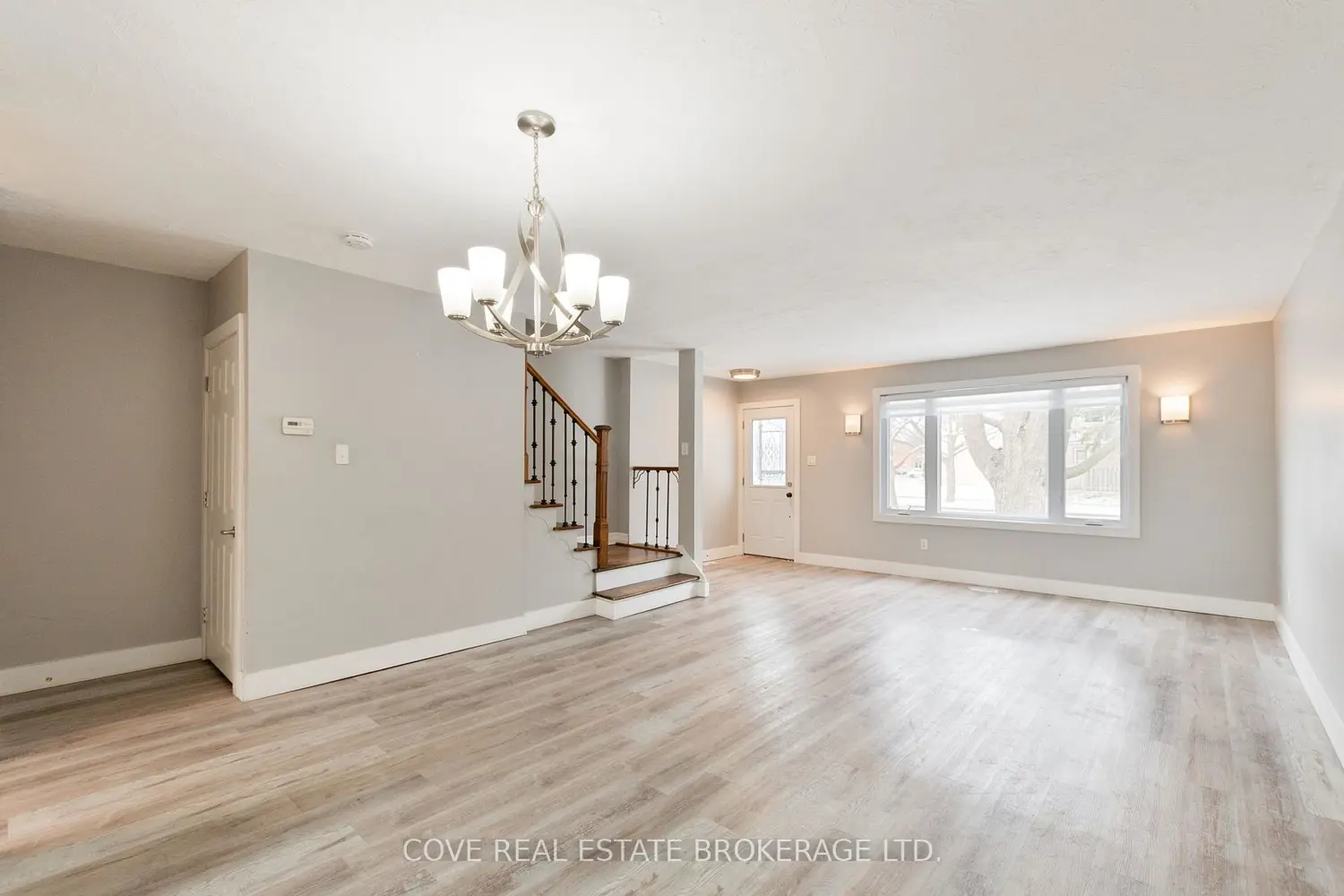 892 Notre Dame Drive photo 2