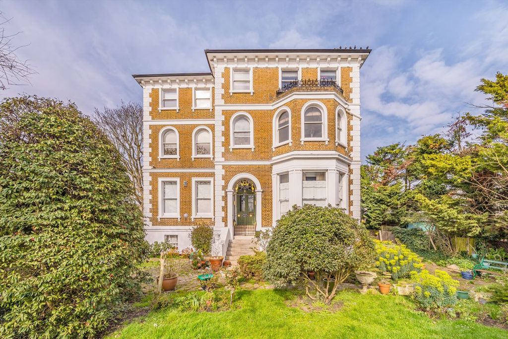 2 bed flat for saleUpper Sunbury Road, Hampton TW12