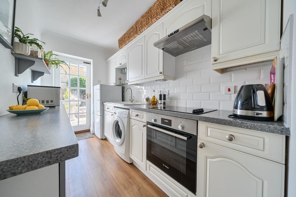 Additional image 4 of 2 bed flat for saleSinah Lane, Hayling Island PO11
