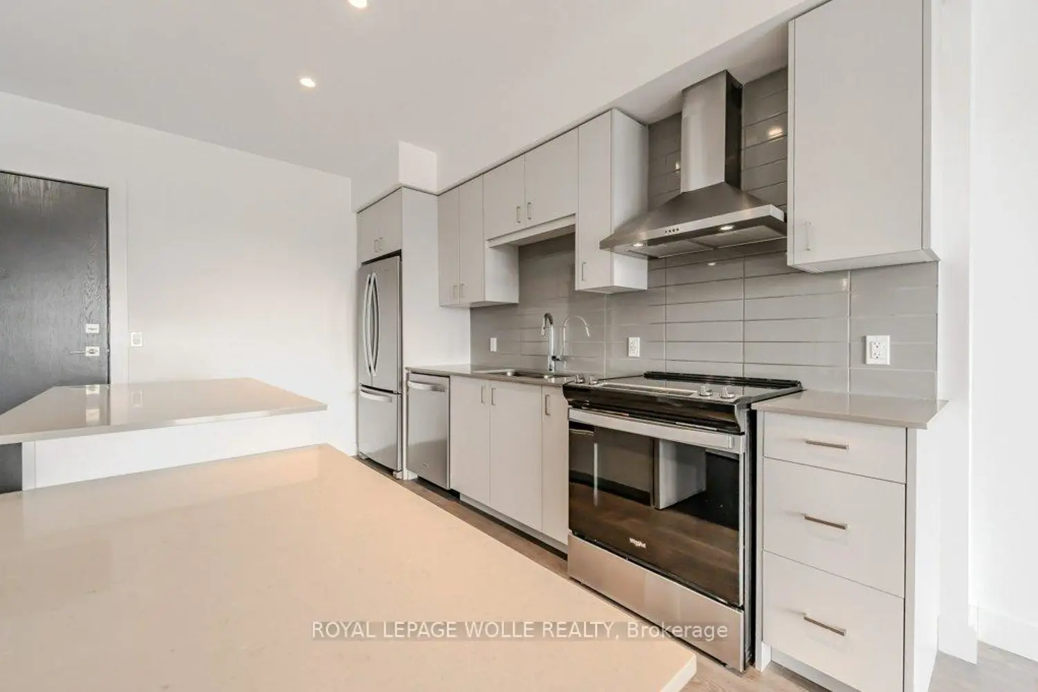50 Grand Avenue 1604 photo 4