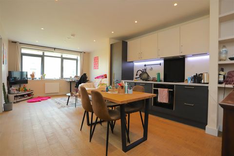 Vesta Street M4
