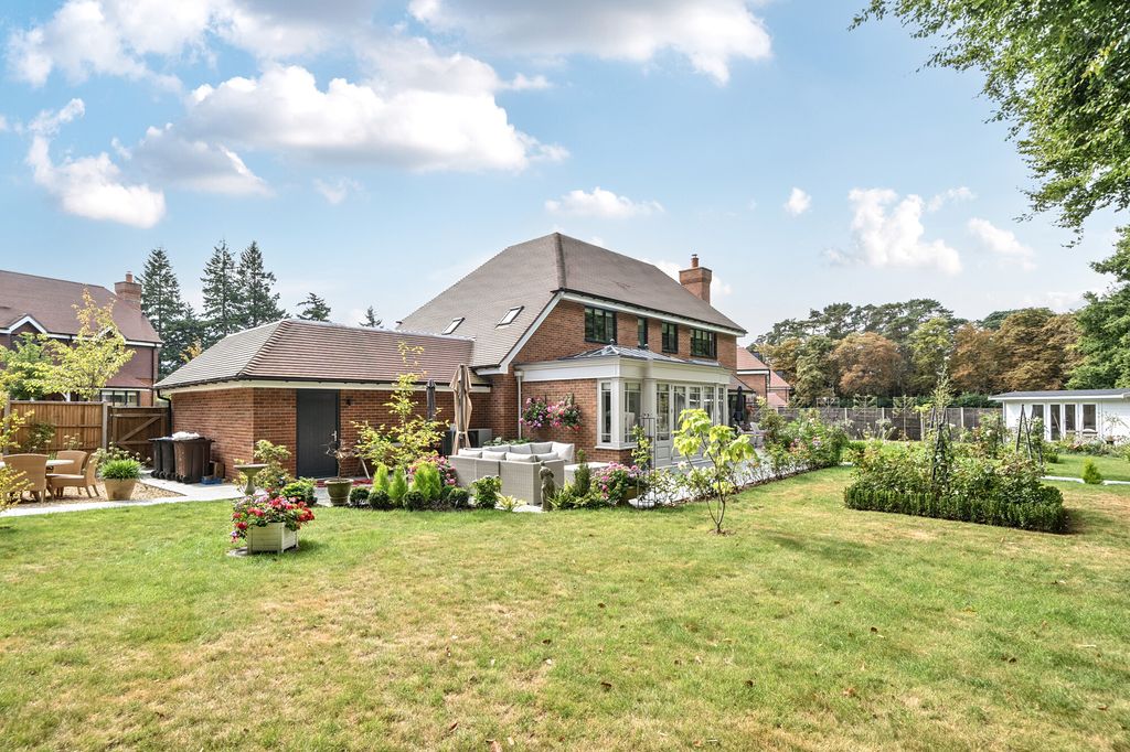 Additional image 8 of 4 bed detached house for saleBaskerville Drive, Hindhead GU26
