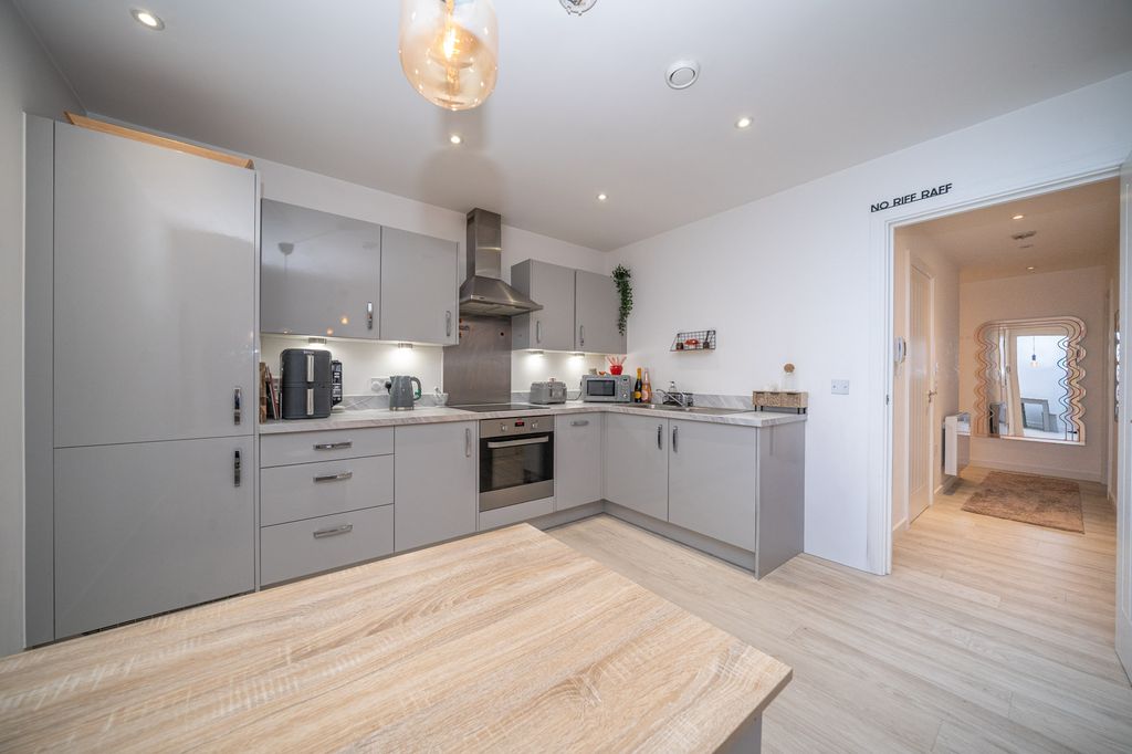 Additional image 20 of 2 bed flat for saleRegents House Frogmore Road, Hemel Hempstead, Hertfordshire HP3