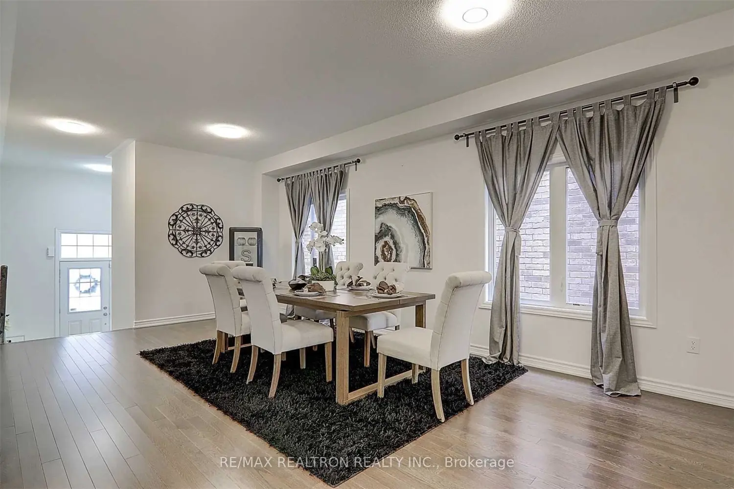 112 Connell Drive photo 2