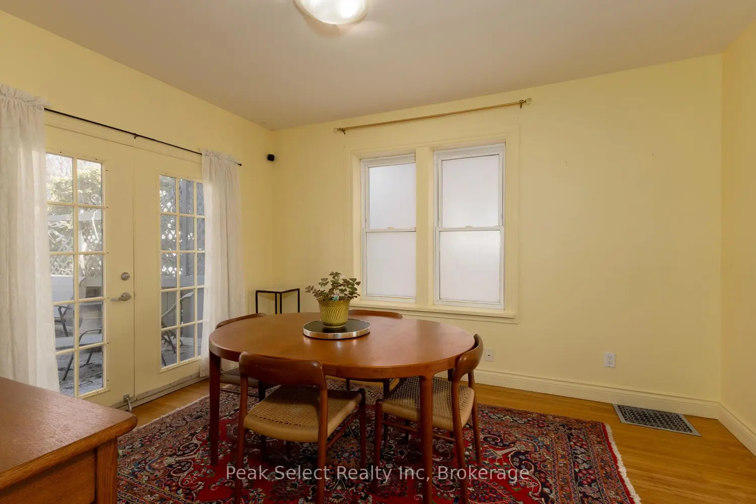 14 Rebecca Street photo 4