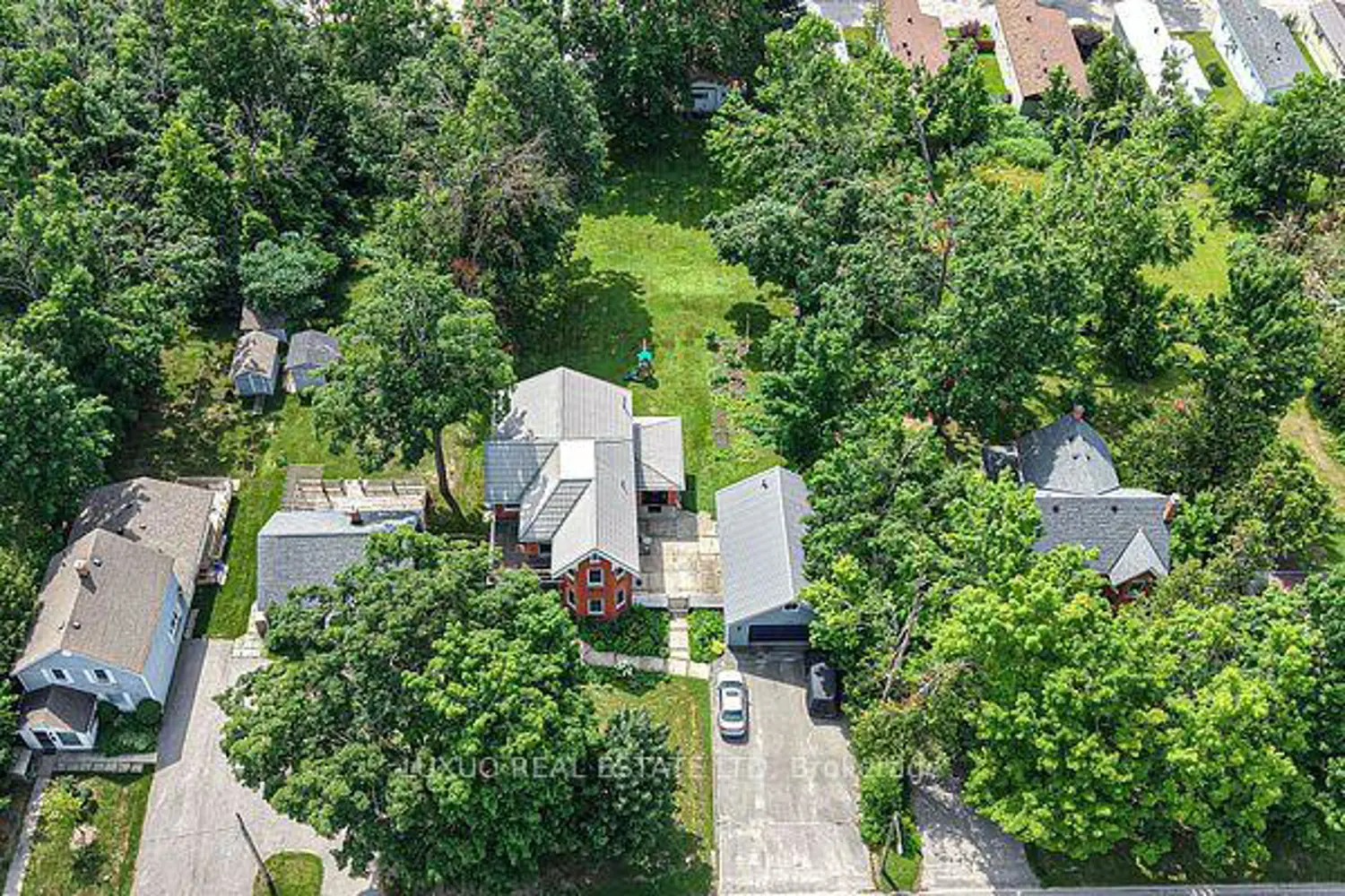 275 Barrie Road photo 5