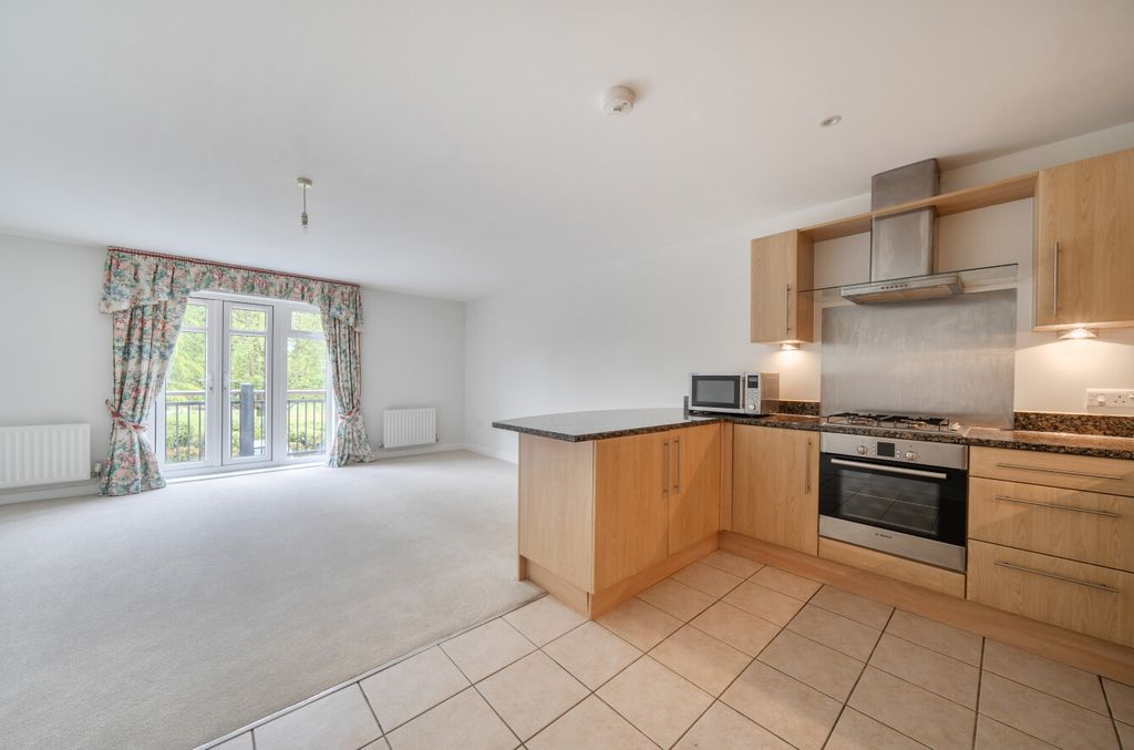 Additional image 10 of 2 bed flat for saleBeacon Crescent, Hindhead, Surrey GU26