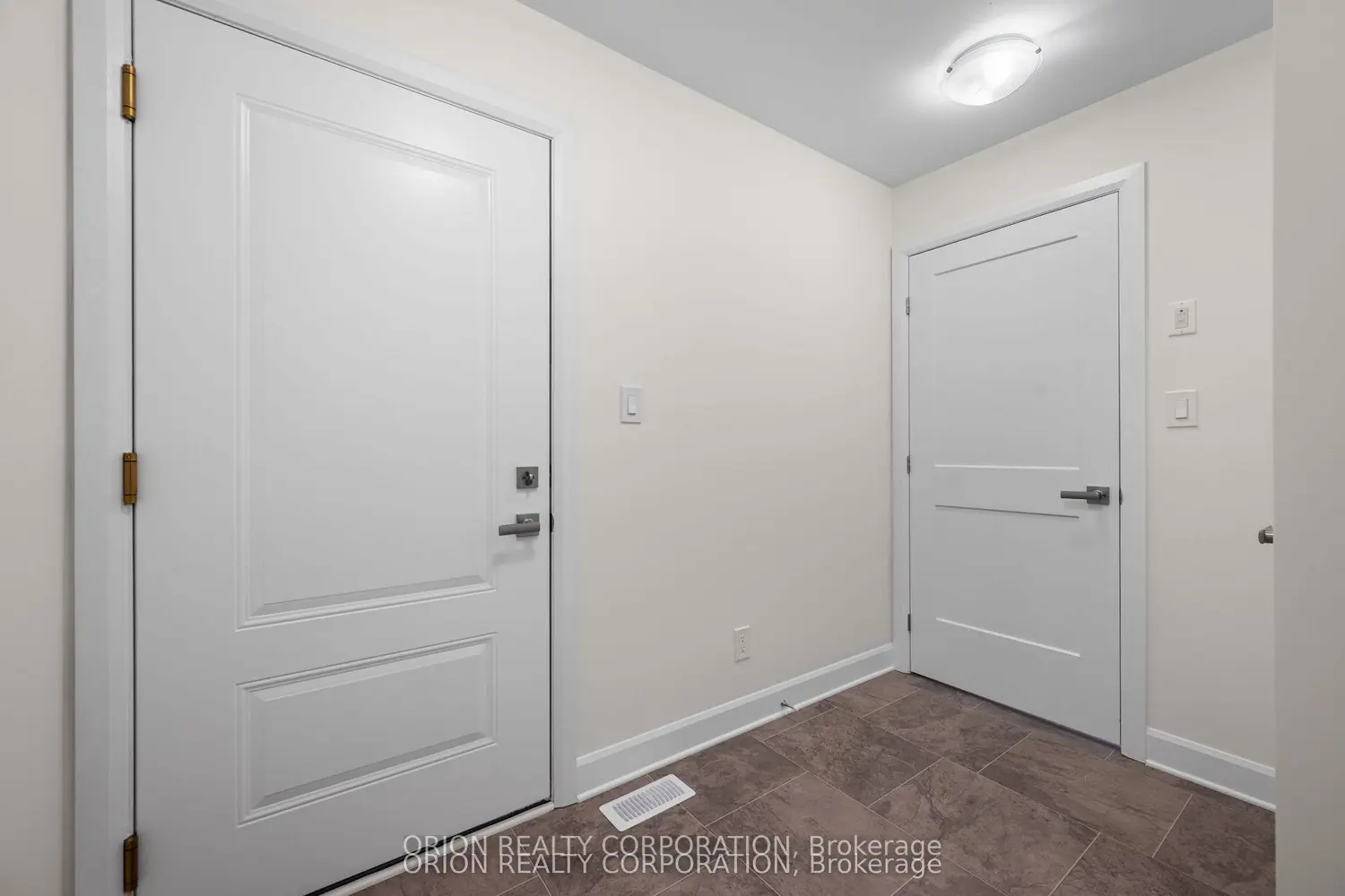 414 Buckthorn Drive photo 4