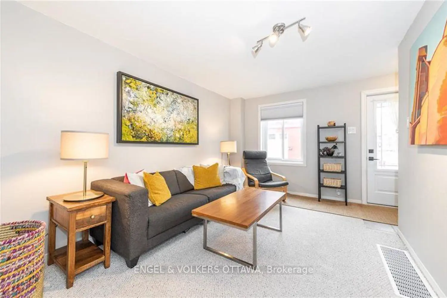 223 Carruthers Avenue photo 2