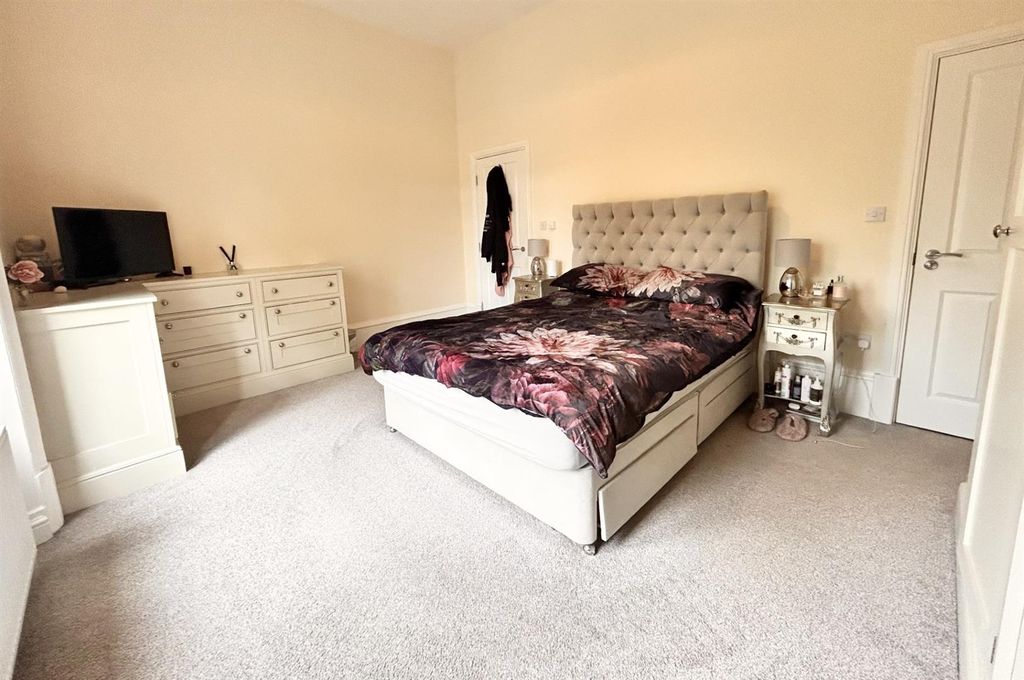 Additional image 15 of 4 bed semi-detached house for saleLinden Road, Halifax HX3