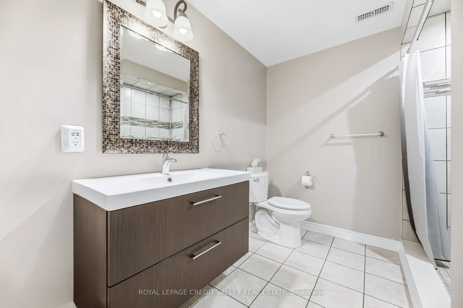 580381 Side Road 60 photo 4