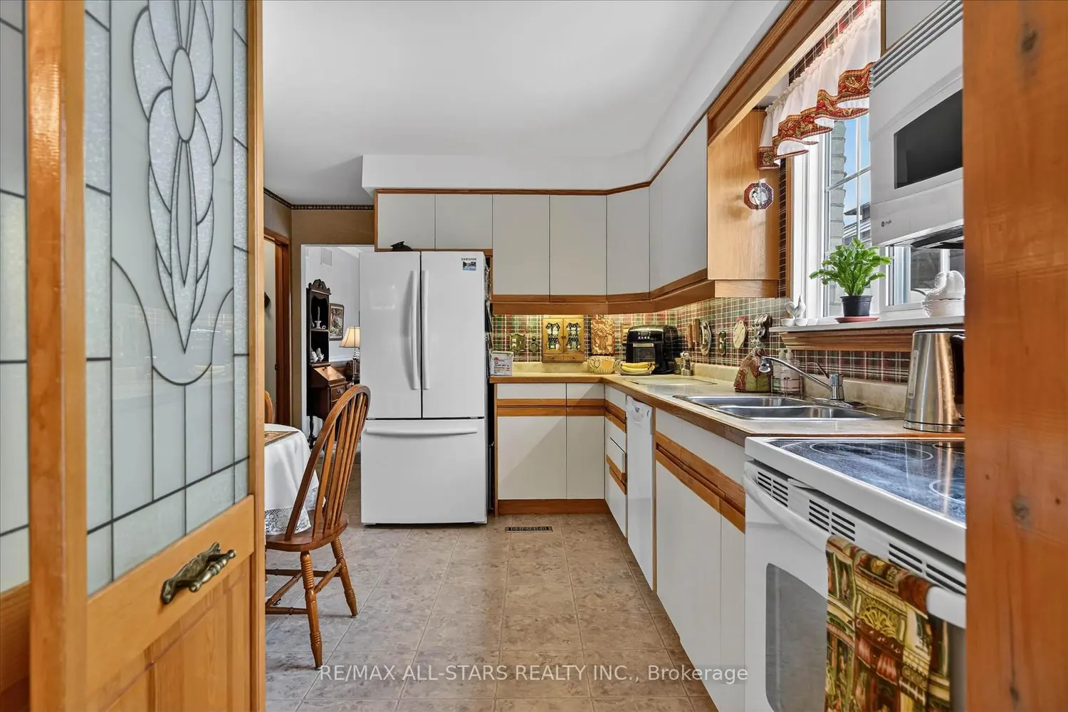 Additional image 6 of 26 Applewood Crescent