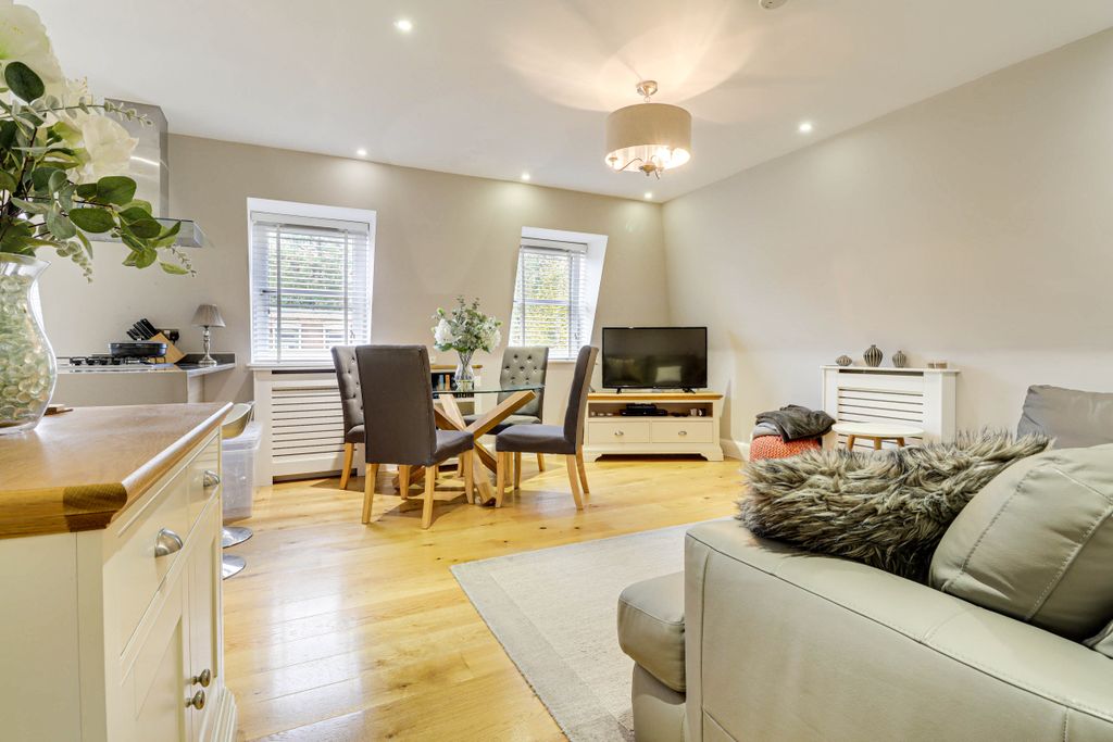 Additional image 2 of 2 bed flat for saleThompsons Close, Harpenden AL5