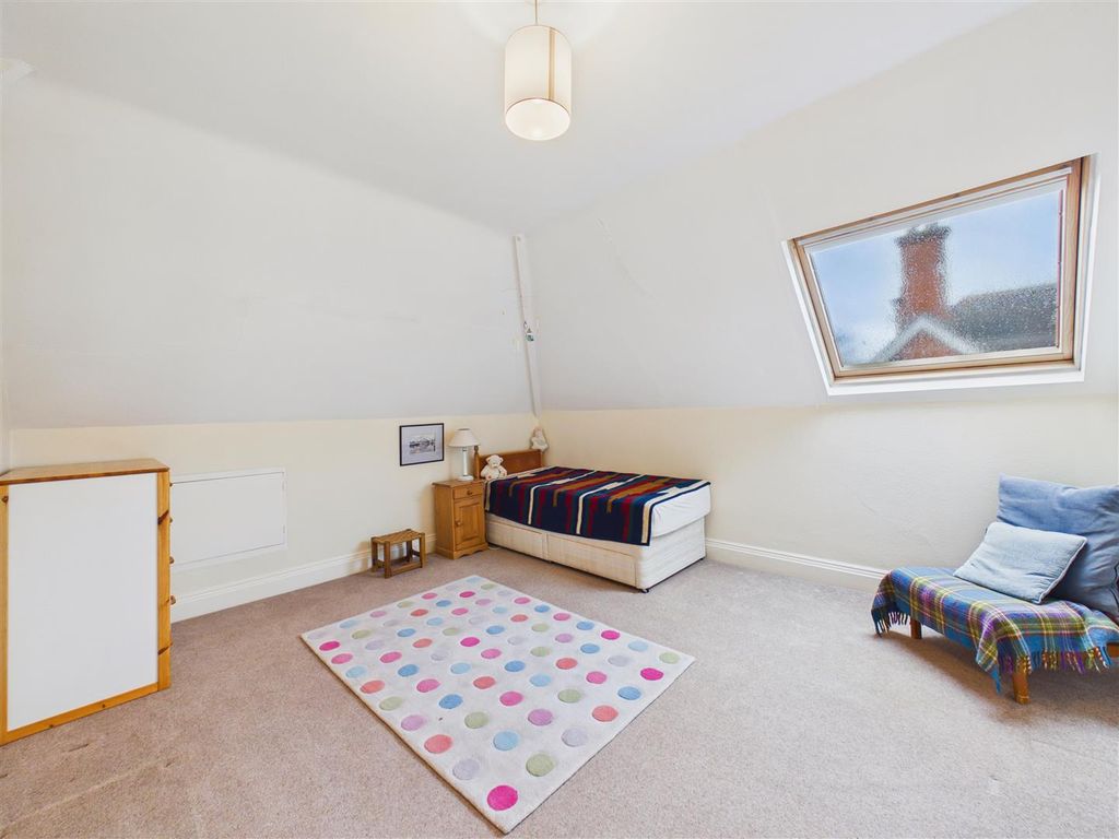 Additional image 17 of 5 bed semi-detached house for saleDavenport Avenue, Hessle HU13