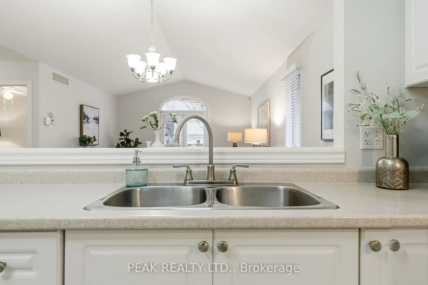 73 Morton Avenue 11 photo 5