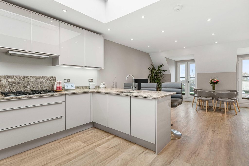 Additional image 6 of 2 bed flat for saleFerry Road, Hullbridge SS5