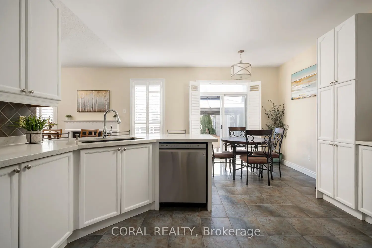 48 Hawstead Crescent photo 3