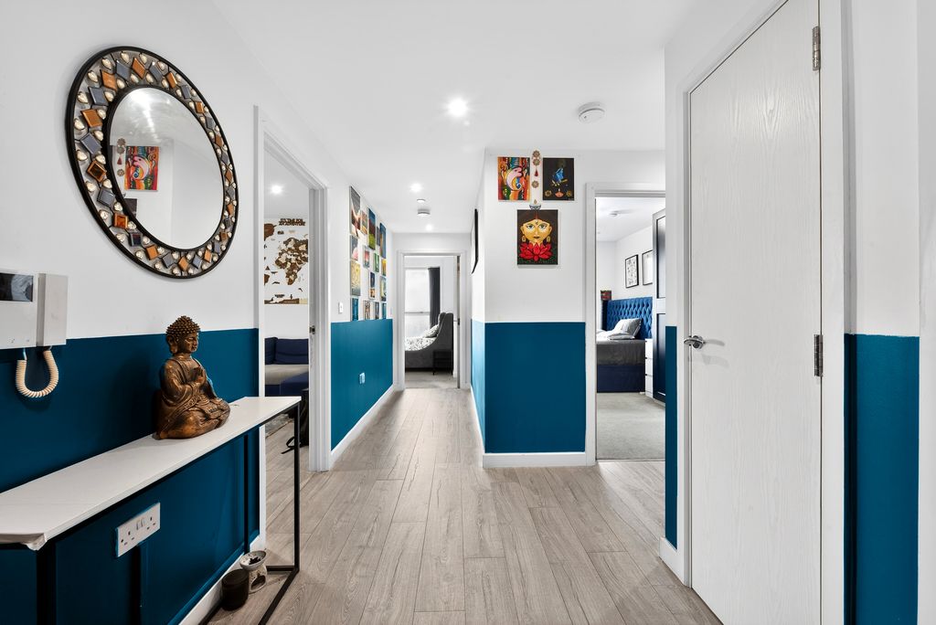 Additional image 2 of 3 bed flat for saleAlexandra Road, Hounslow TW3