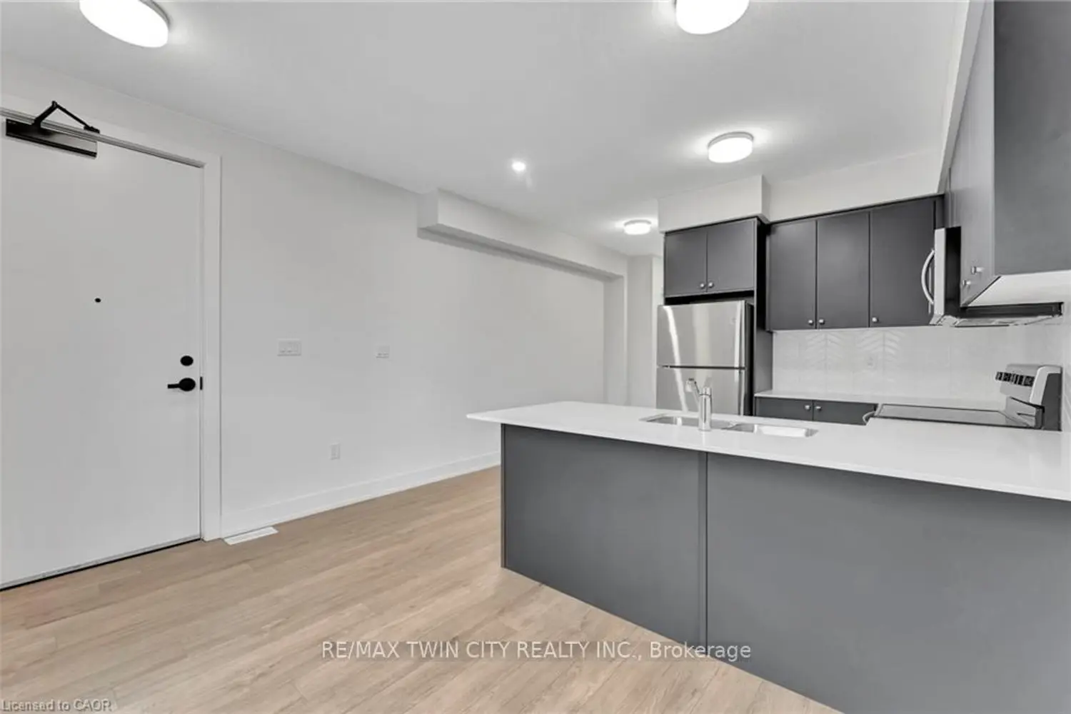 99 Roger Street 53 photo 5