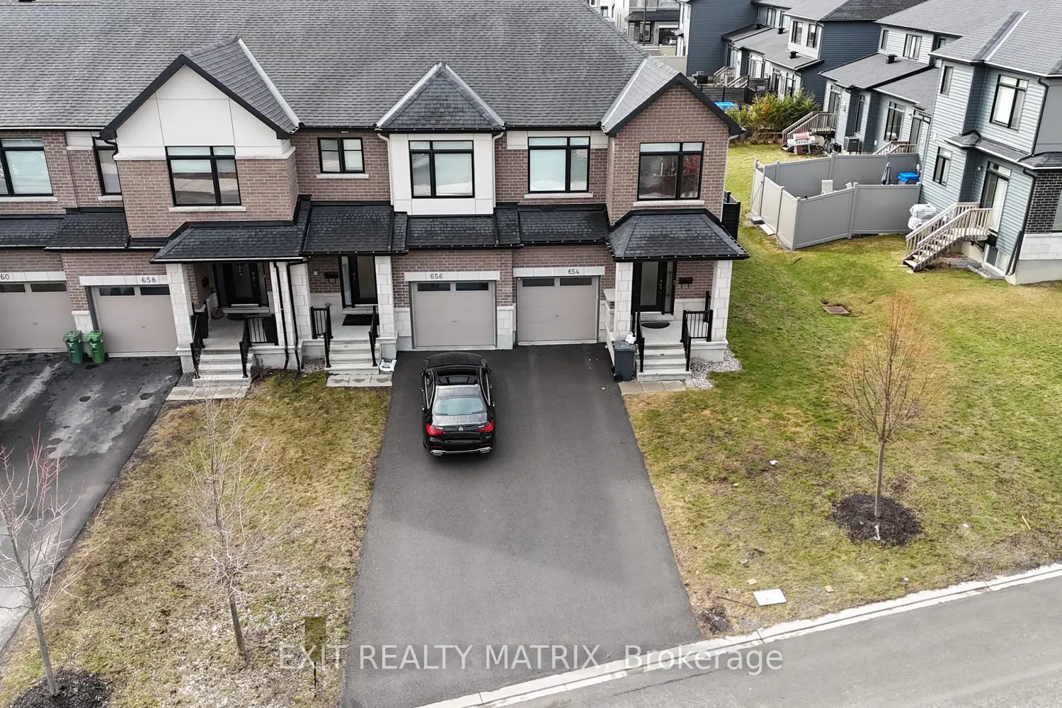 656 Putney Crescent photo 3