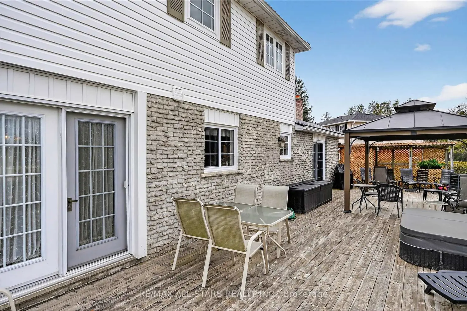 Additional image 17 of 26 Applewood Crescent