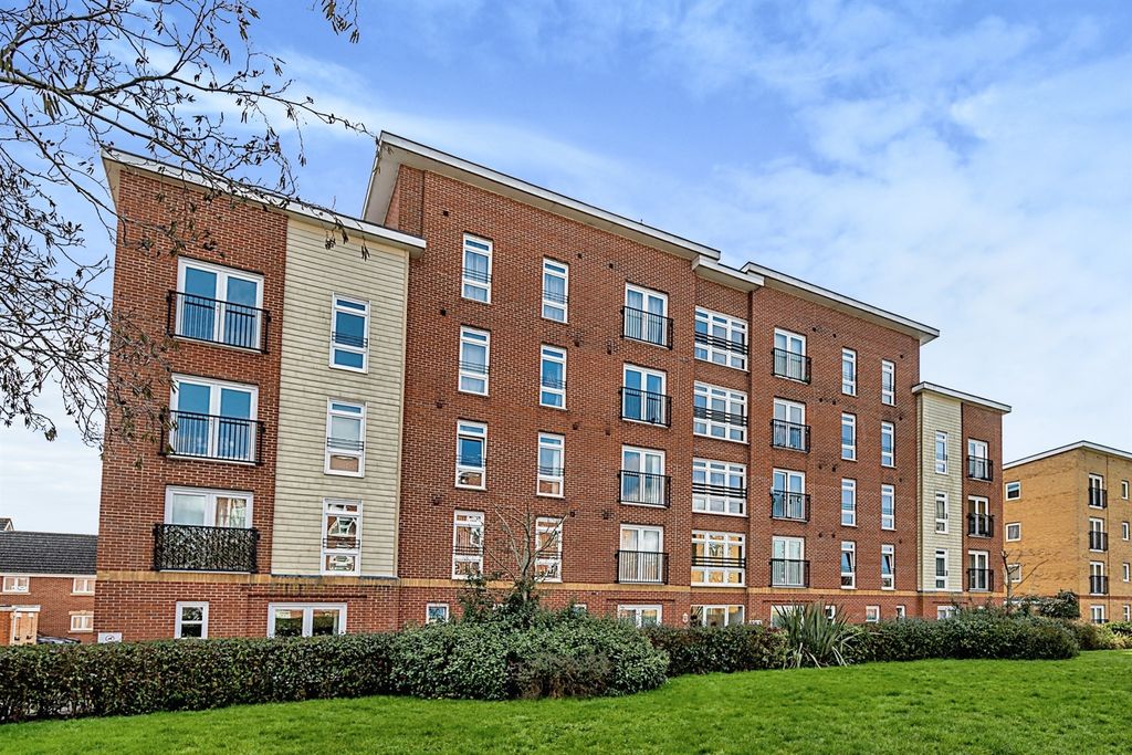 Additional image 2 of 2 bed flat for saleLittle Hackets, Havant PO9