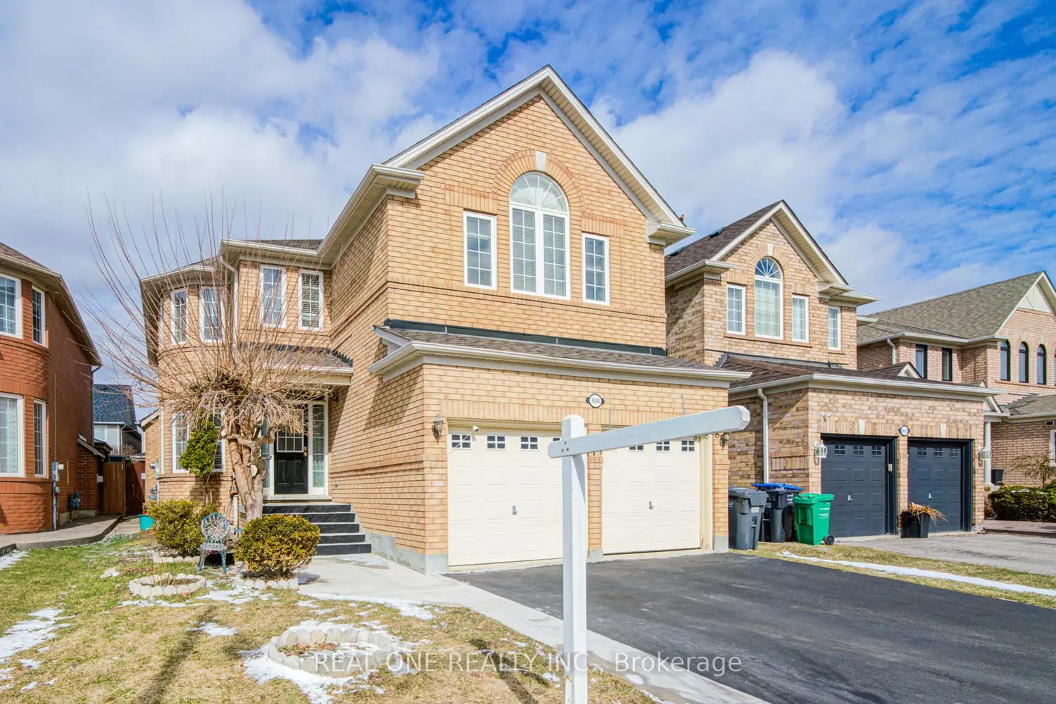 3696 Waterfall Crescent