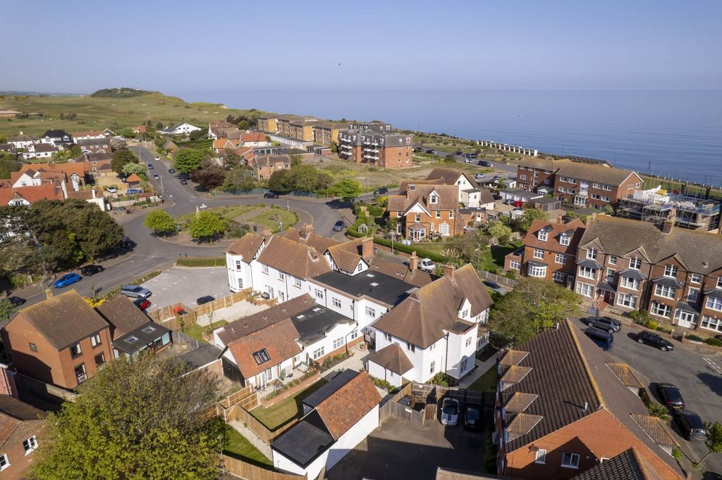 3 bed flat for saleSt Nicholas Place, Sheringham NR26 photo 2
