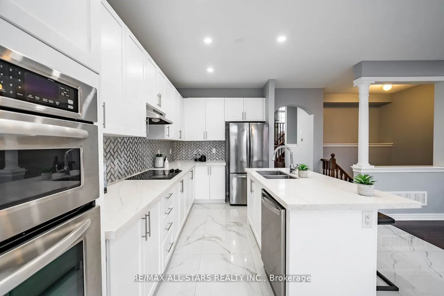 138 Yakefarm Boulevard photo 4