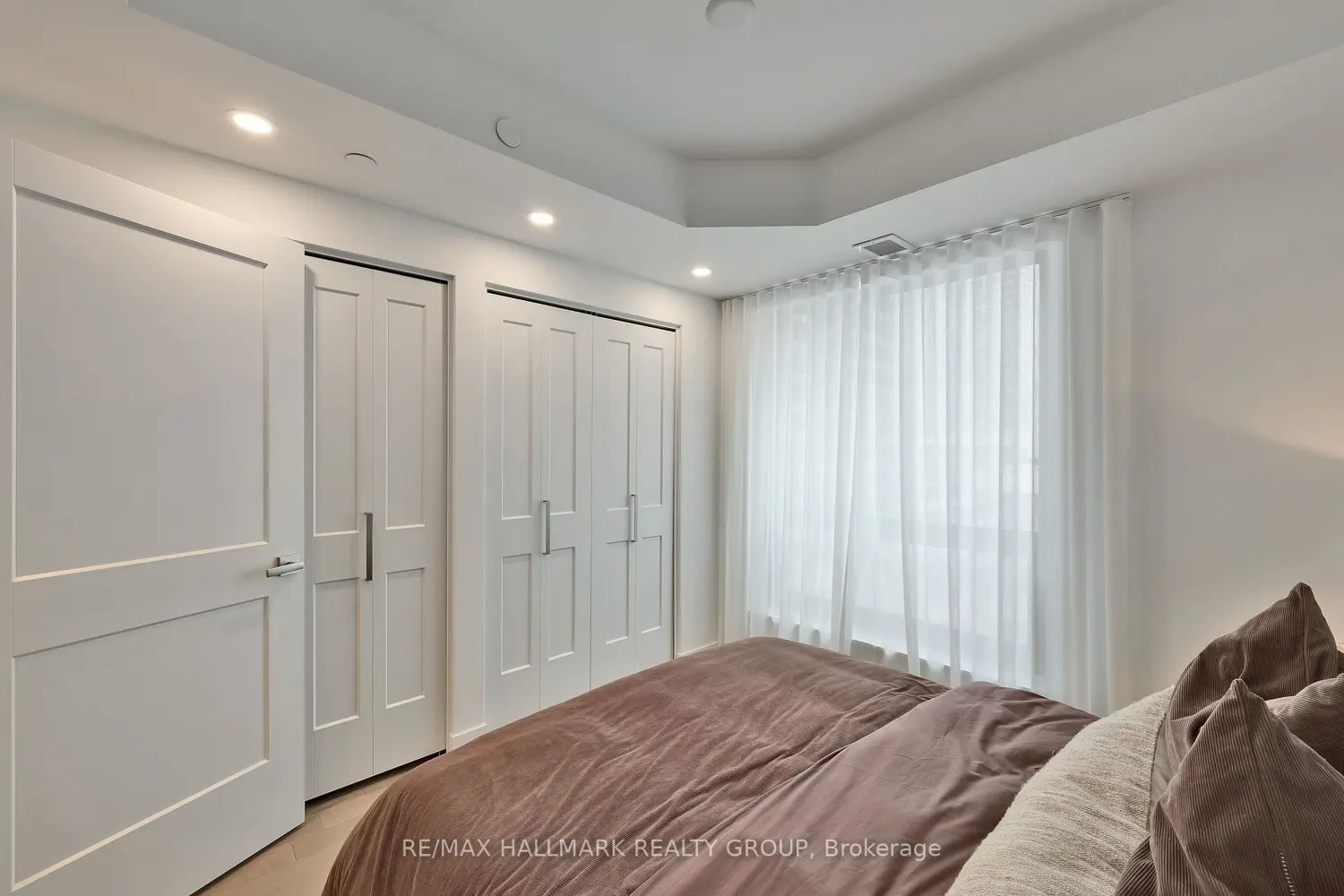 340 Queen Street 1406 photo 2