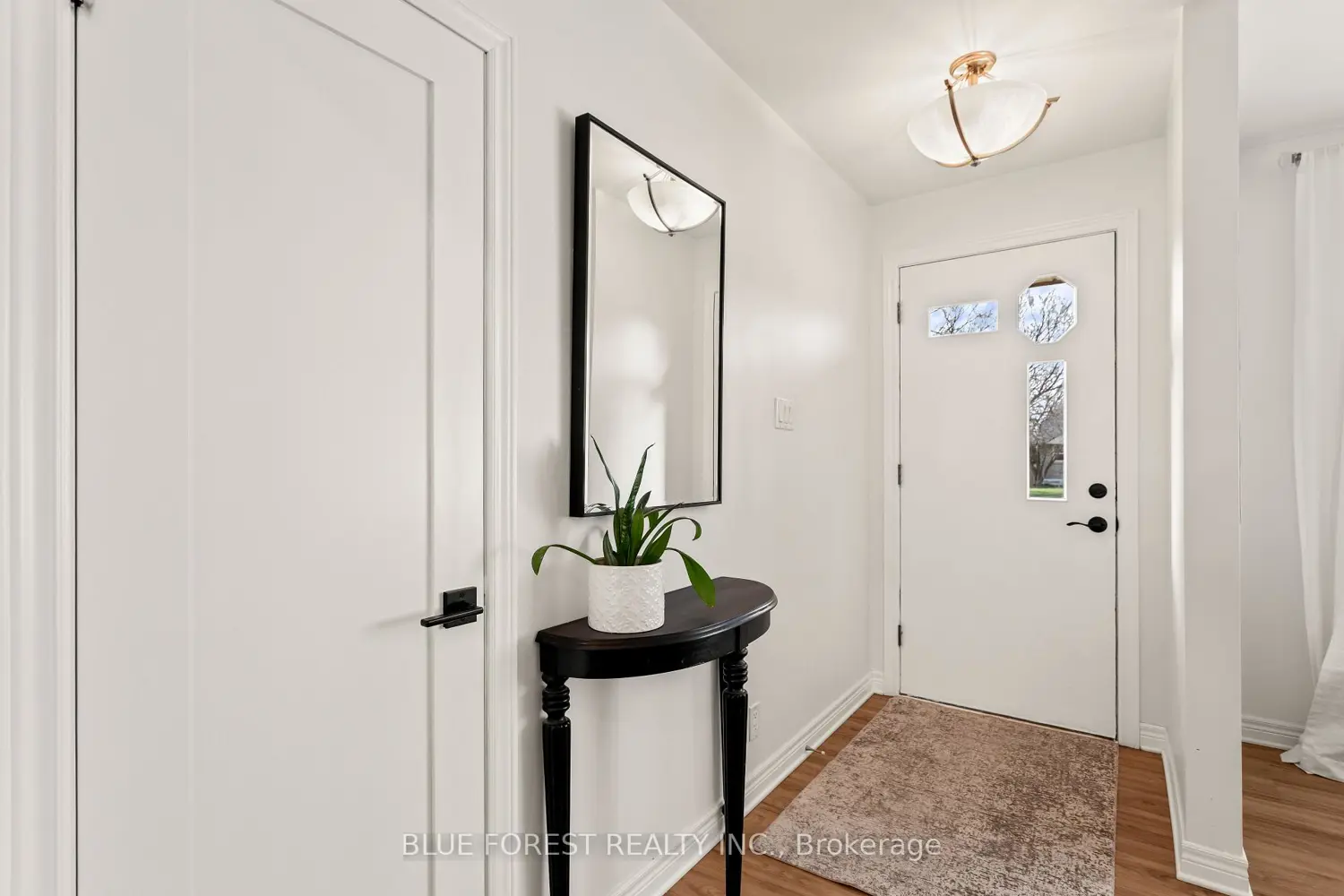 6742 James Street photo 3