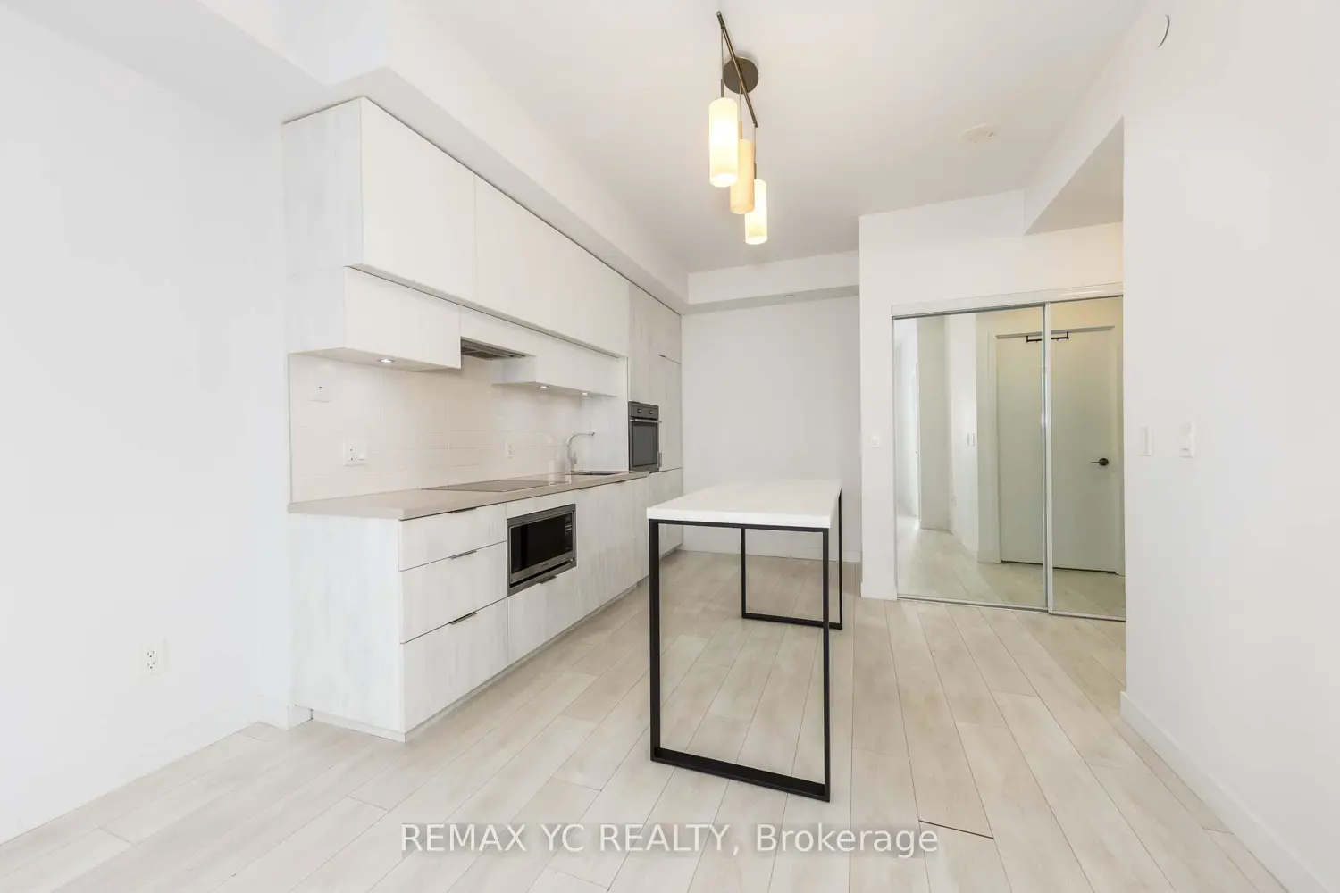 8 Eglinton Avenue 2206