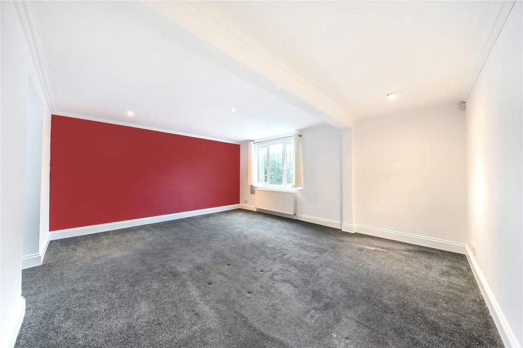 Additional image 3 of 2 bed flat for saleHindhead, Surrey GU26