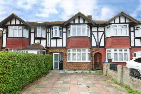 Cheshire Gardens, Chessington KT9