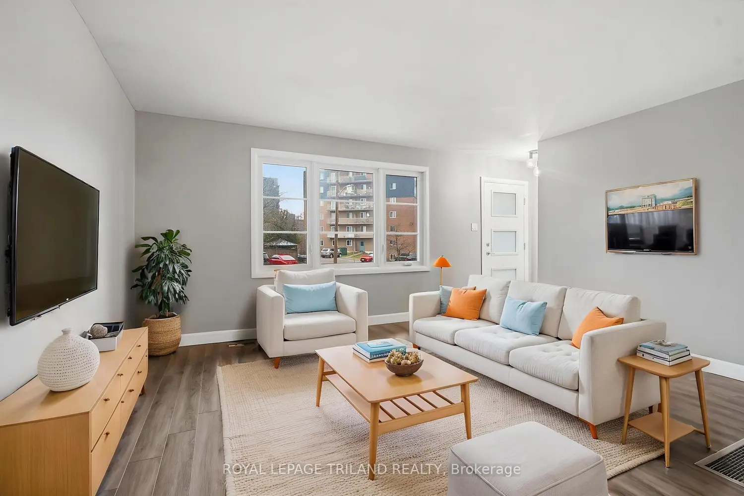 125 Connaught Avenue photo 3