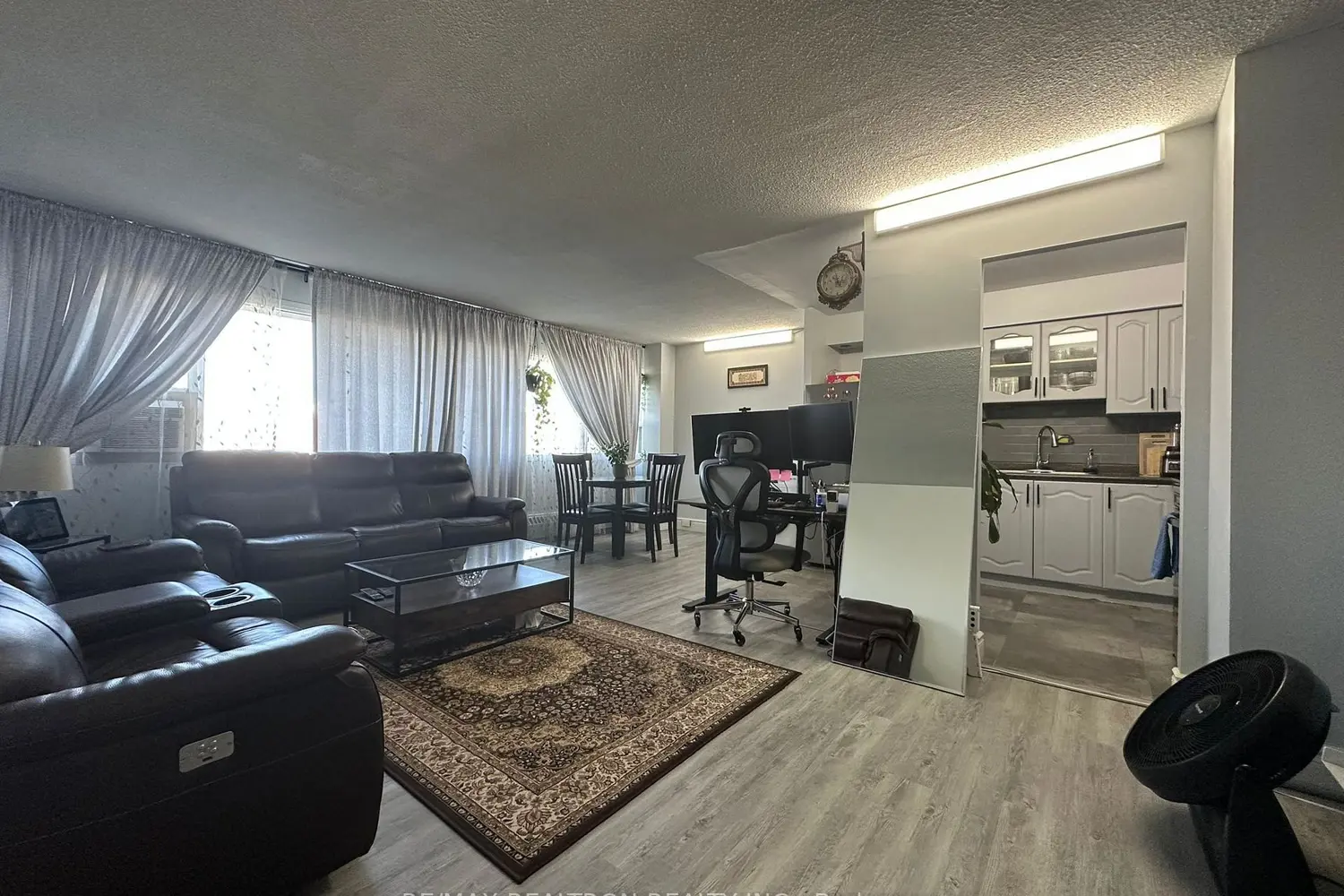 100 Leeward Glenway 1401 photo 4