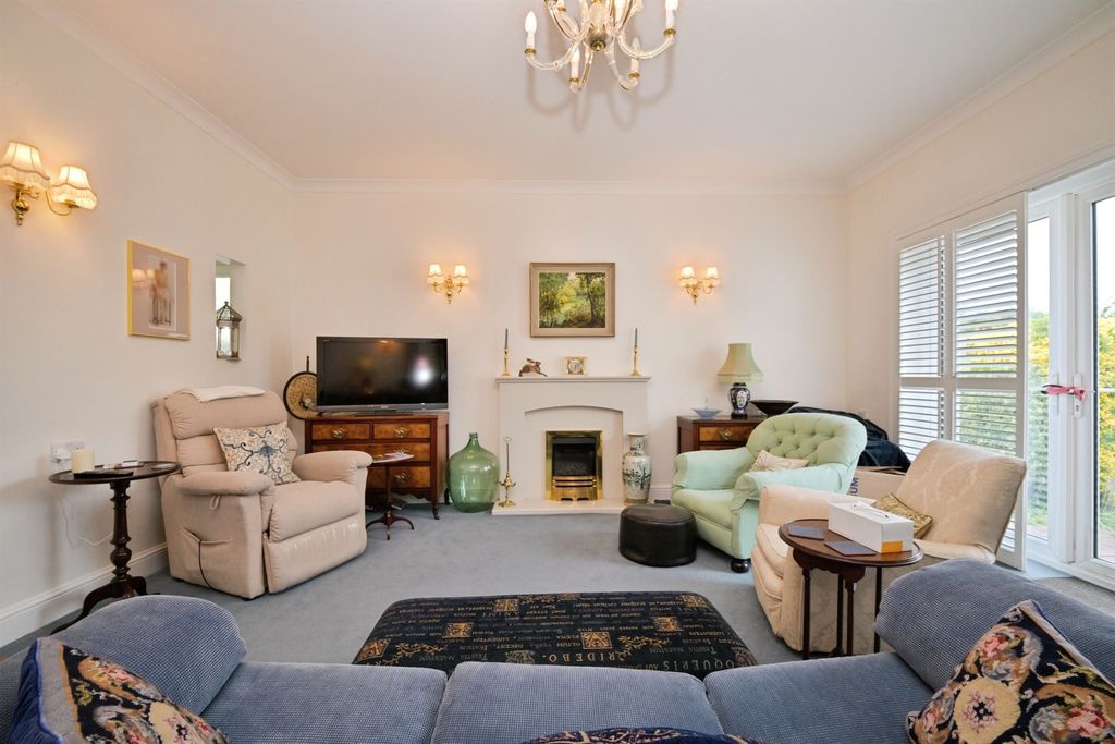 Additional image 2 of 5 bed detached bungalow for saleWare Road, Hoddesdon EN11