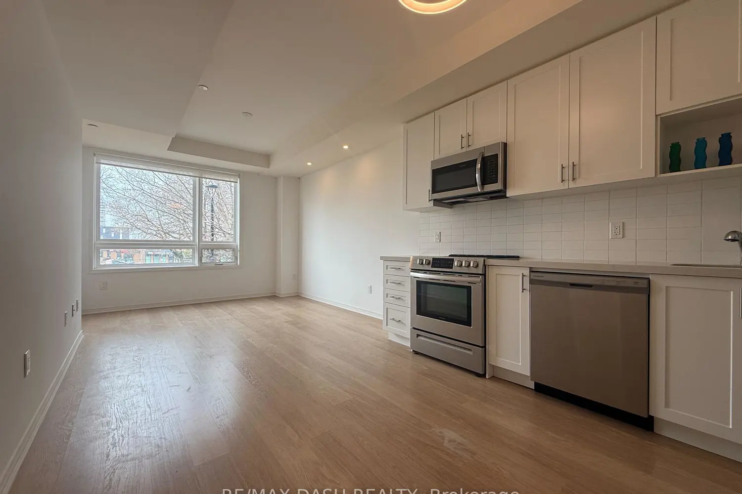 1130 Briar Hill Avenue 204 photo 2
