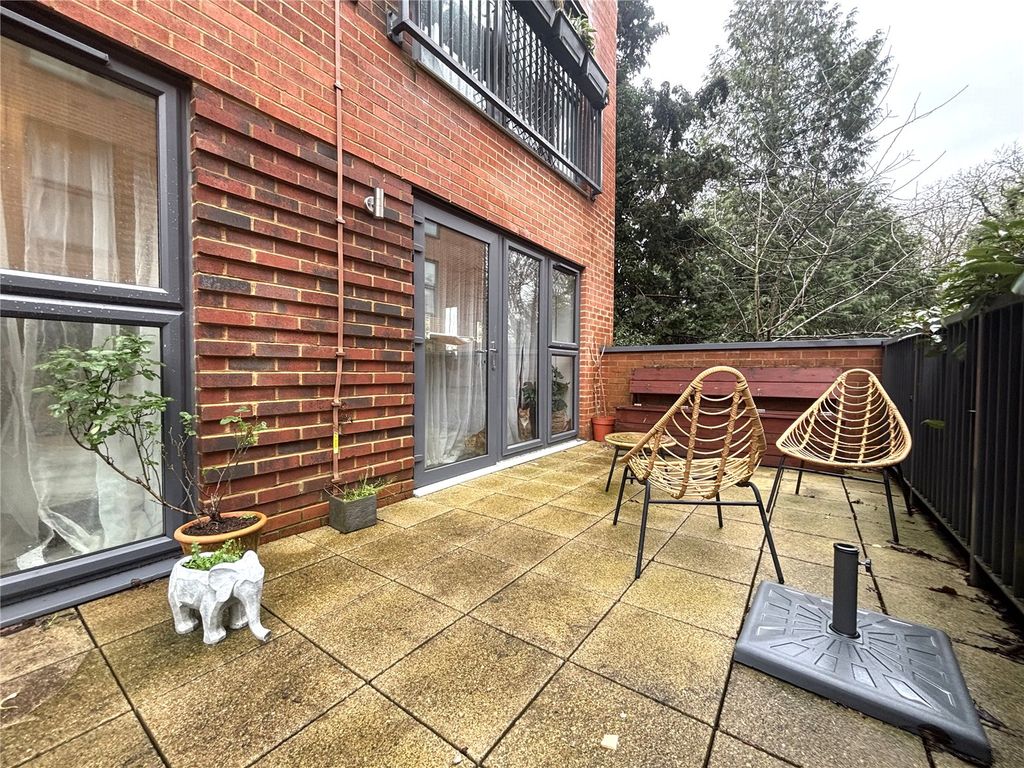 Additional image 3 of 2 bed flat for saleStation Road, Hook, Hampshire RG27