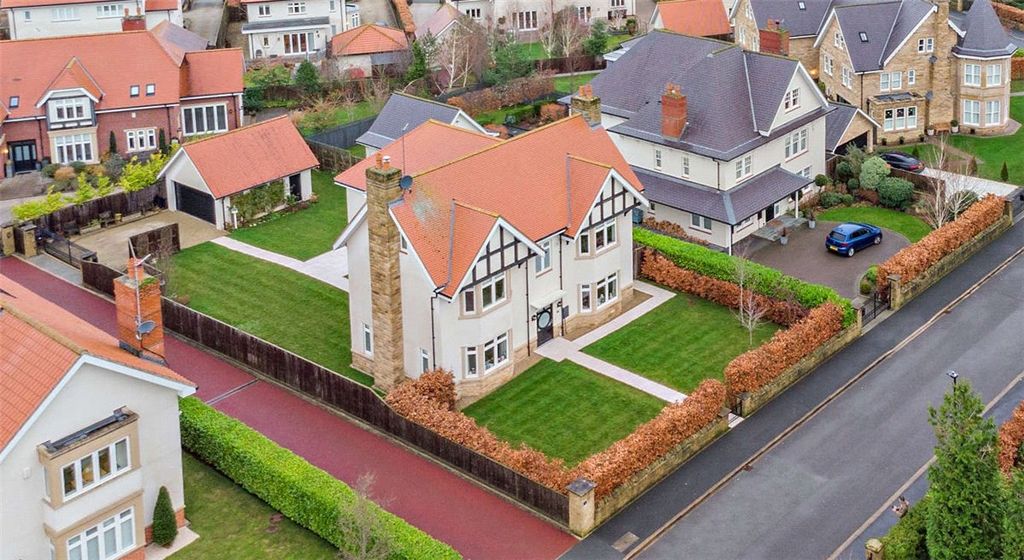 5 bed detached house for saleSussex Avenue, Harrogate, North Yorkshire HG1
