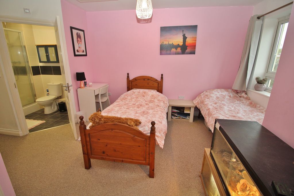 Additional image 7 of 2 bed flat for saleFreeley Road, Havant PO9