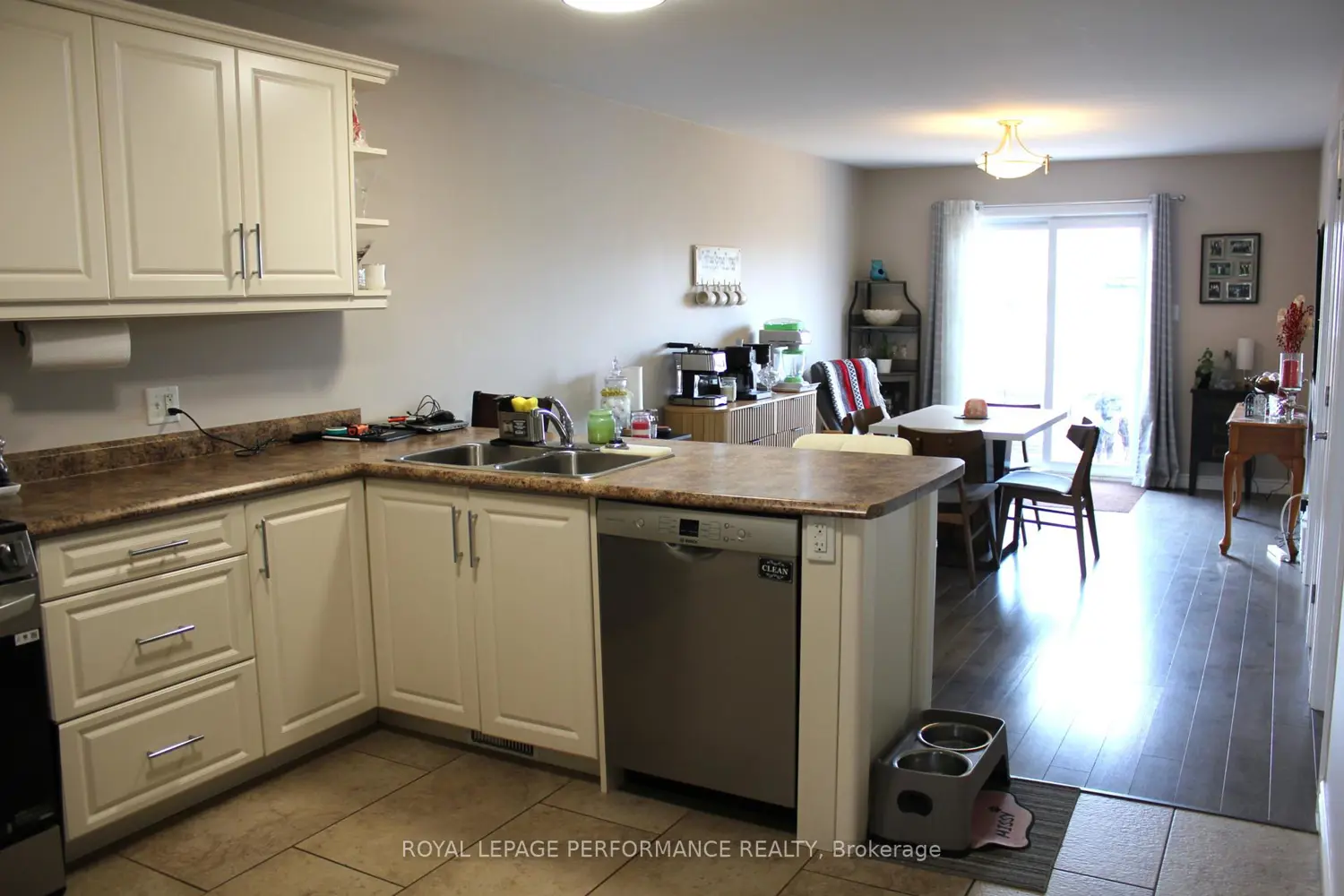 290 Glen Nora Drive photo 2