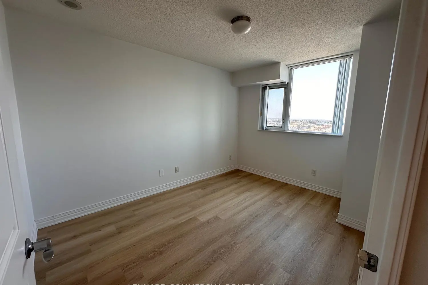 90 Scottfield Drive 816 photo 3