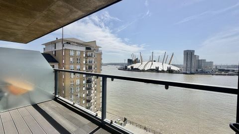 Prime Meridian Walk, London E14