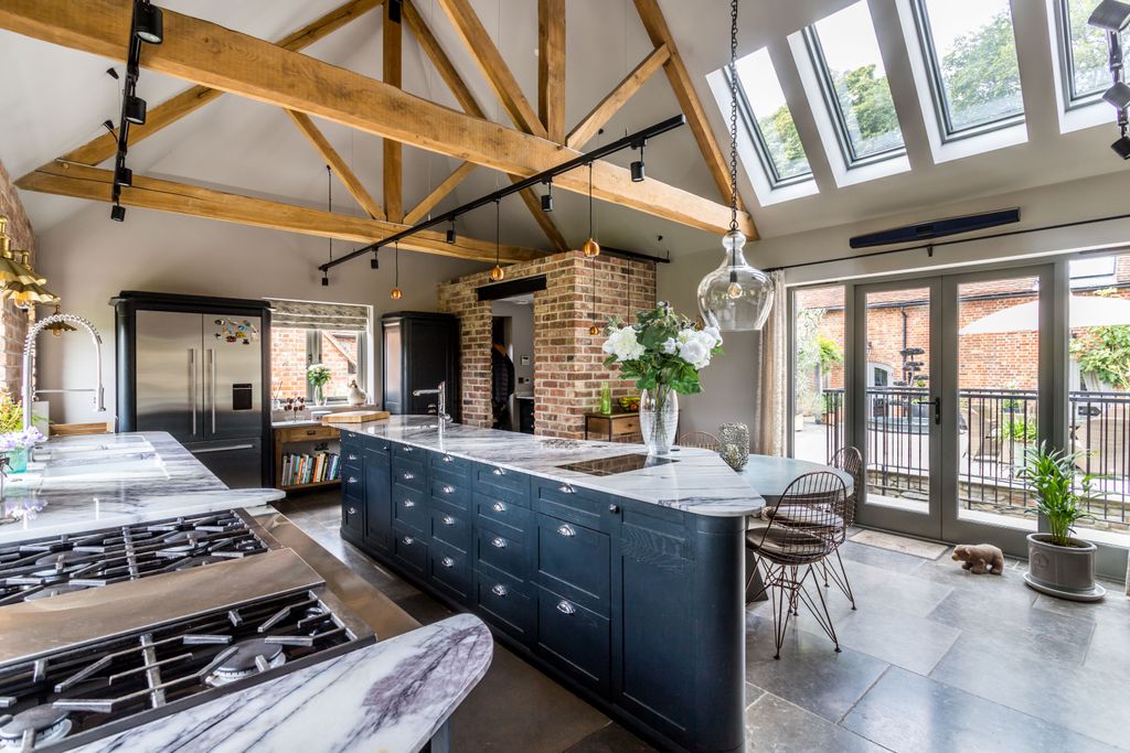 5 bed barn conversion for saleWest End Lane, Haslemere GU27 photo 2