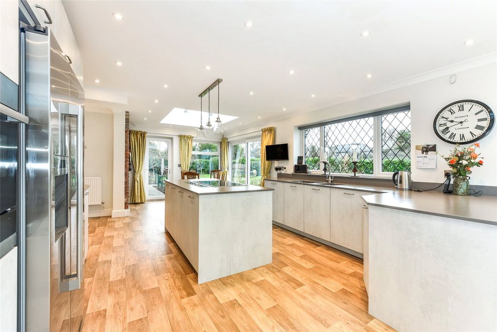 Additional image 7 of 4 bed detached house for saleOrchard Road, Hayling Island, Hampshire PO11