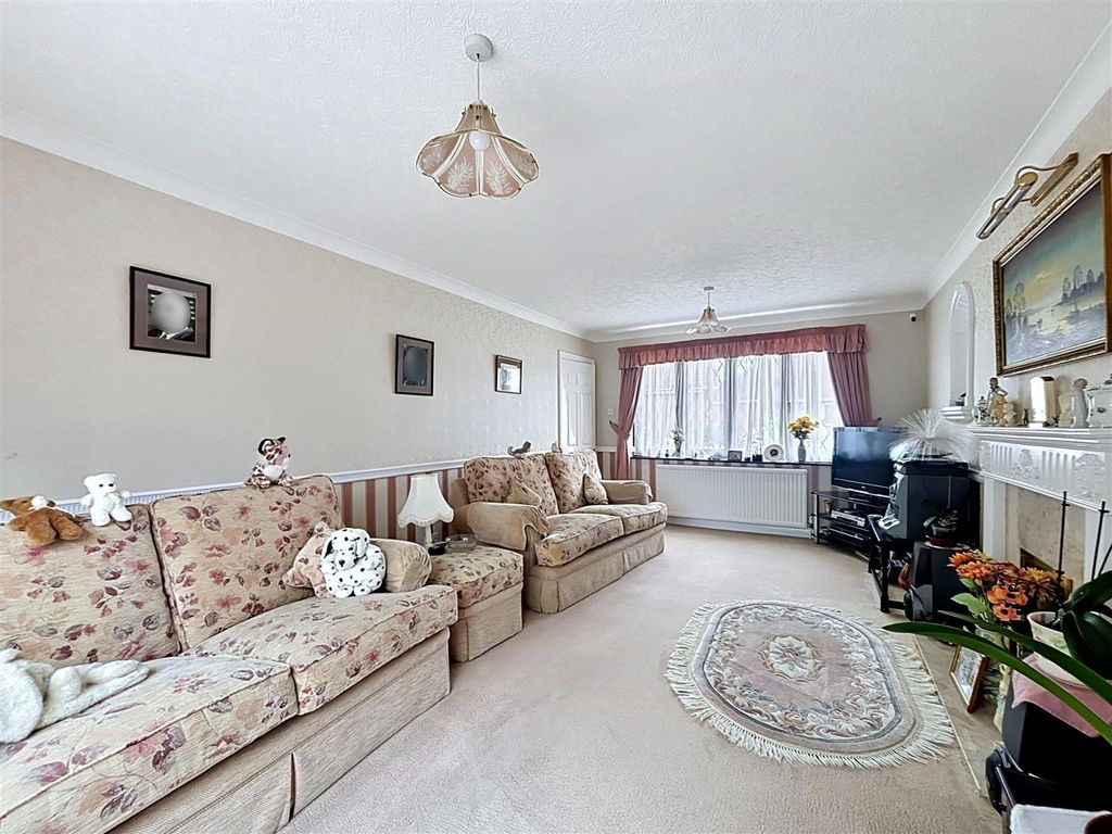 Additional image 4 of 3 bed detached house for saleCheyne Walk, Hornsea HU18