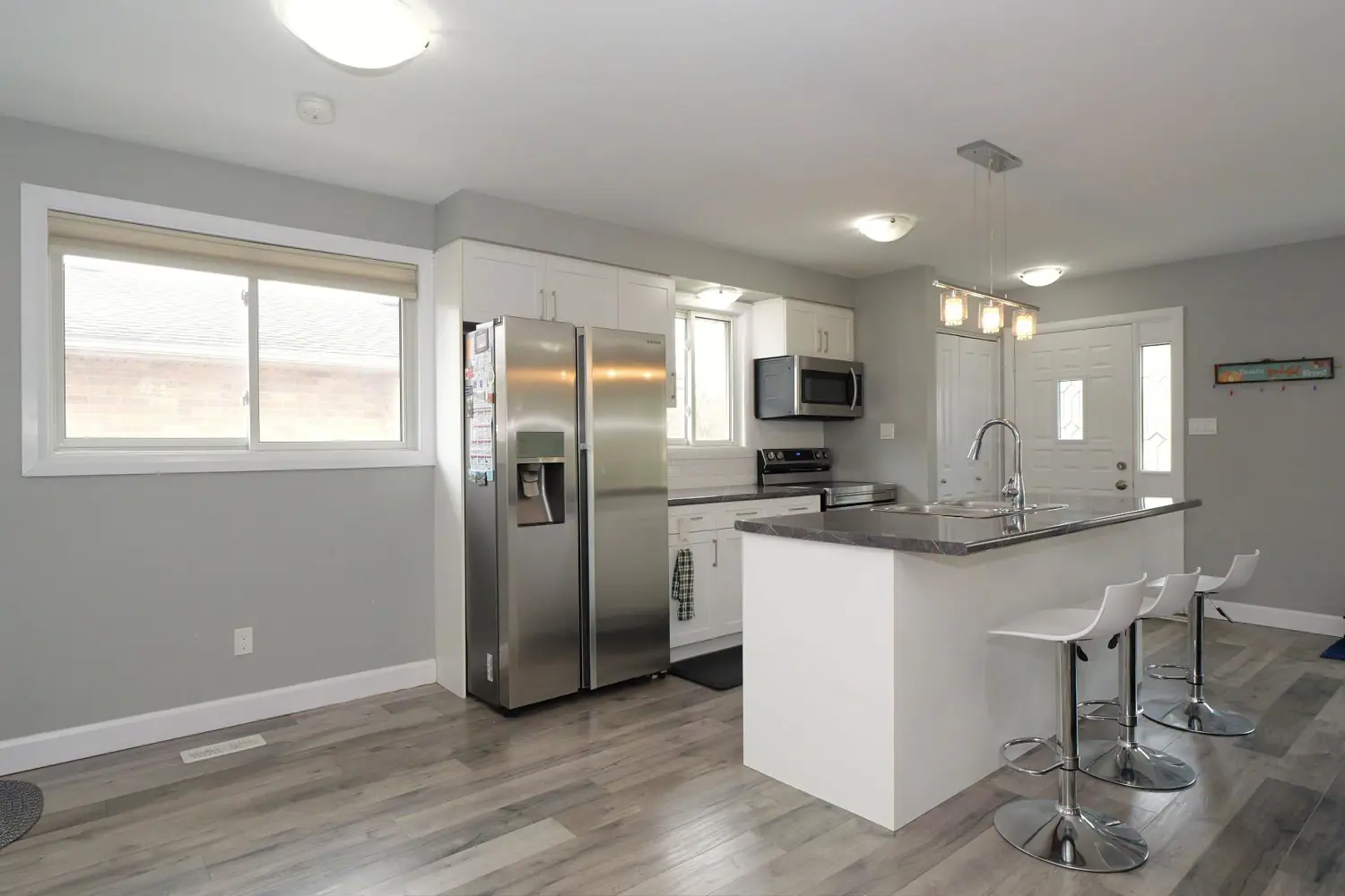 771 Monsarrat Avenue photo 4