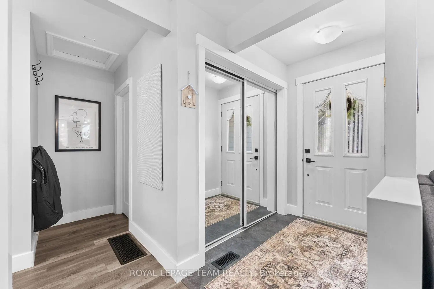 25 Frontenac Crescent photo 3