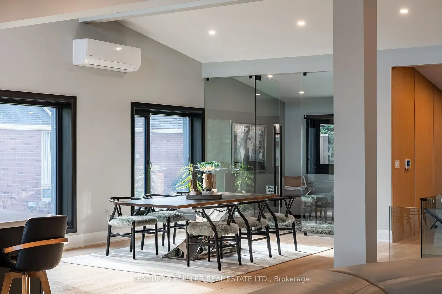121 Edgecliffe Place photo 4